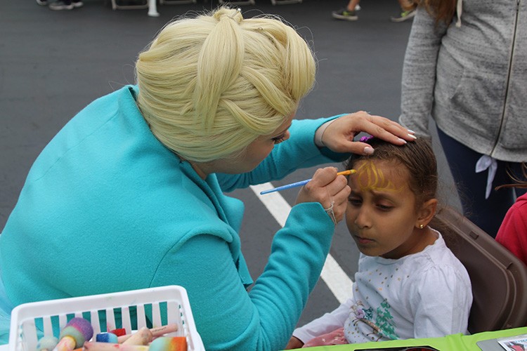 elsa painting faces