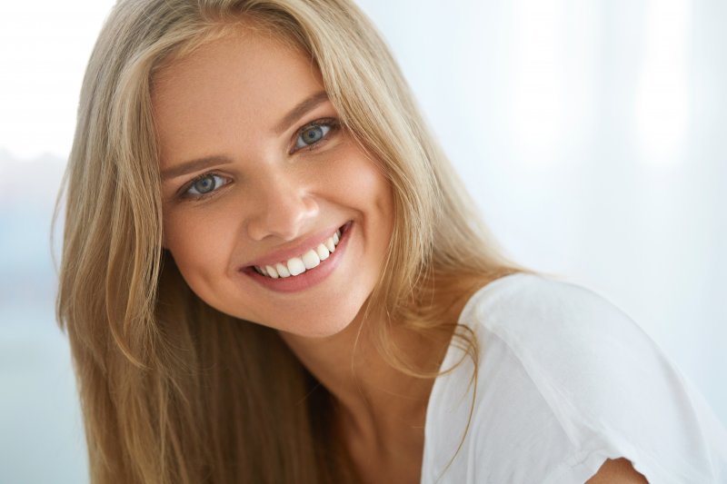 blonde headed woman pretty smile